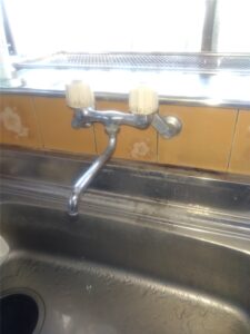 鴨川市　キッチン壁付混合水栓交換