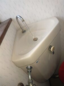 鴨川市　1・2階トイレタンク部品交換