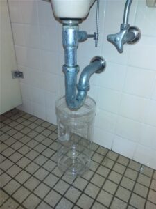 鴨川市　トイレ手洗排水管修繕