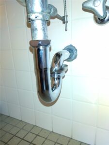 鴨川市　トイレ手洗排水管修繕