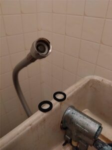鴨川市　トイレタンクした部品交換