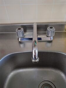 鴨川市　流し2ハンドル水栓部品交換