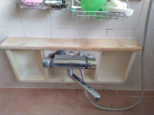 鴨川市　浴室給湯配管漏水修理工事