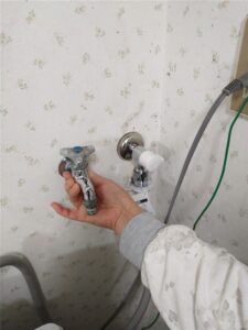 鴨川  洗濯機用水栓交換
