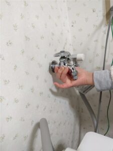 鴨川  洗濯機用水栓交換