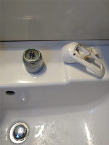 館山市　洗面台水栓部品交換