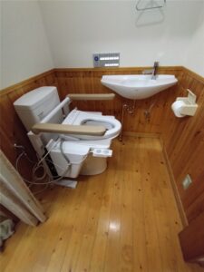 鴨川　トイレ改修工事