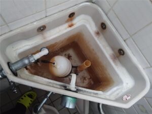 鴨川市　トイレ隅付タンク部品交換