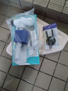 鴨川市　トイレ隅付タンク部品交換