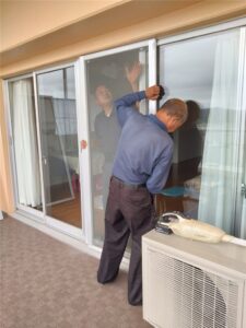 勝浦市　掃出し網戸交換