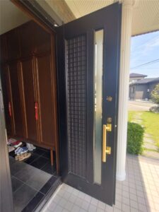 館山市　玄関両開きドアピッポットヒンジ交換工事