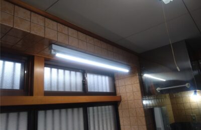鴨川市　キッチン流し元照明器具交換