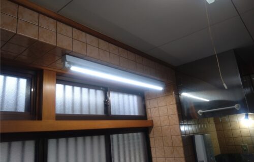 鴨川市　キッチン流し元照明器具交換