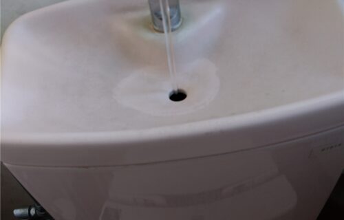 鴨川市　2階トイレタンク部品交換